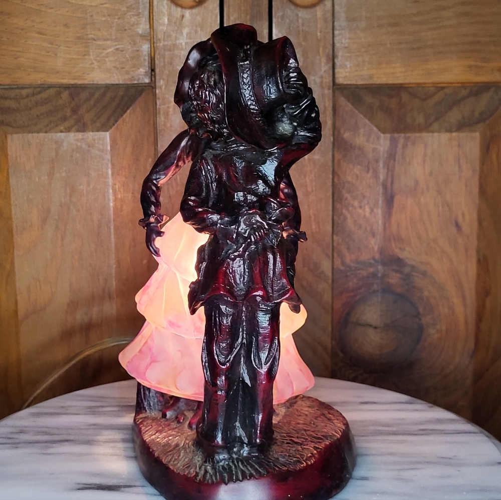 Romantic Silhouette Lamp with Pink Glow - Picture 7 of 12